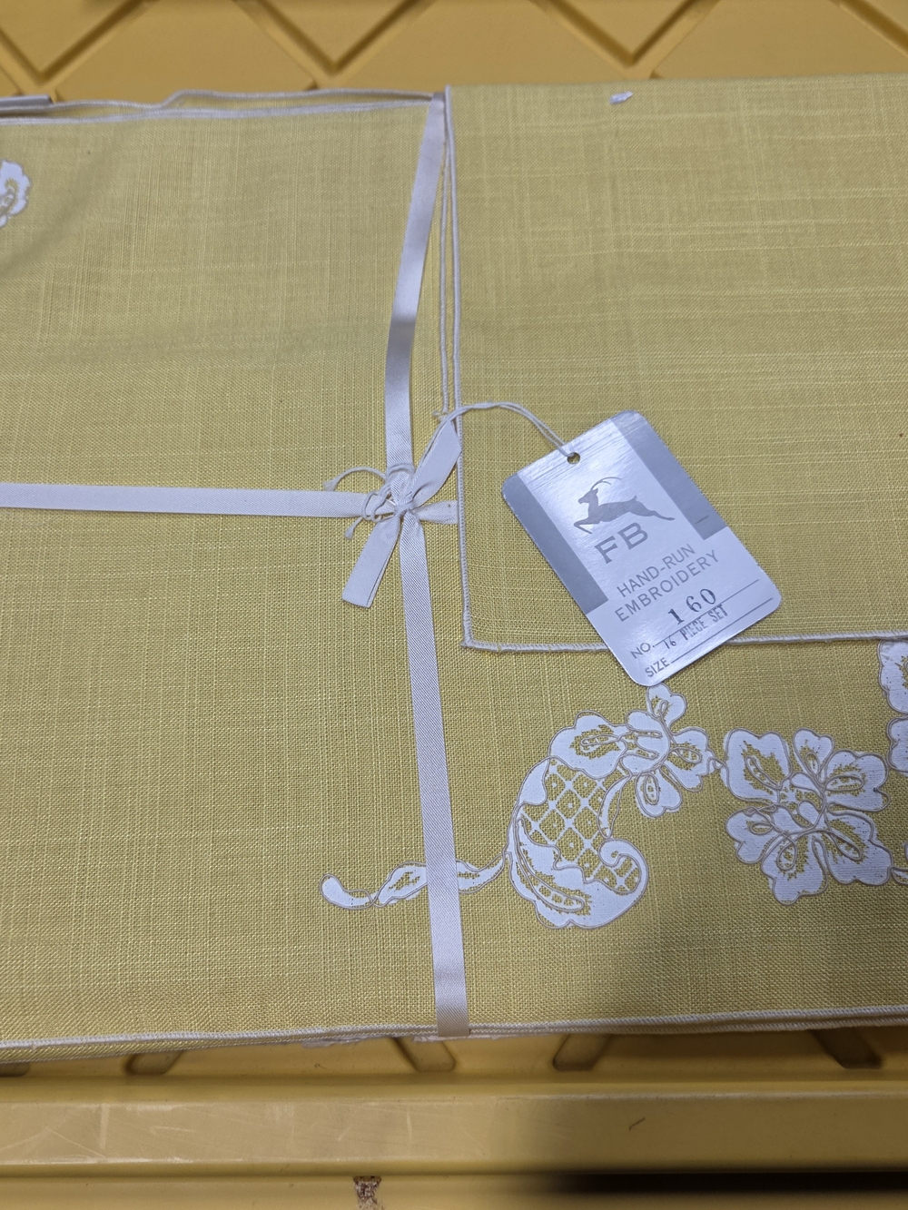 FB Hand-Run Embroidery Linen Set Yellow Floral Vintage set never used